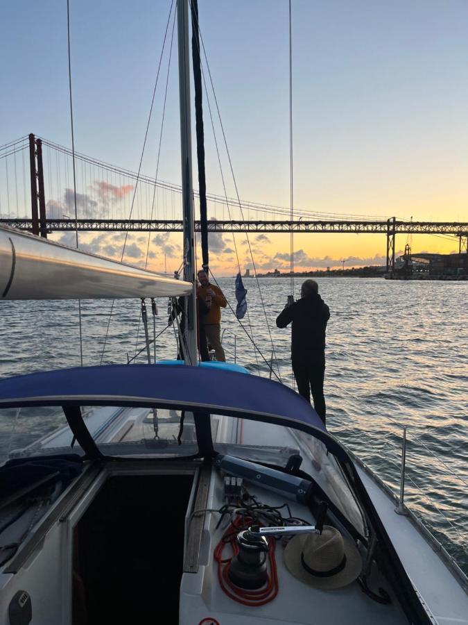 Stay In A Boat - Lisboa Kültér fotó